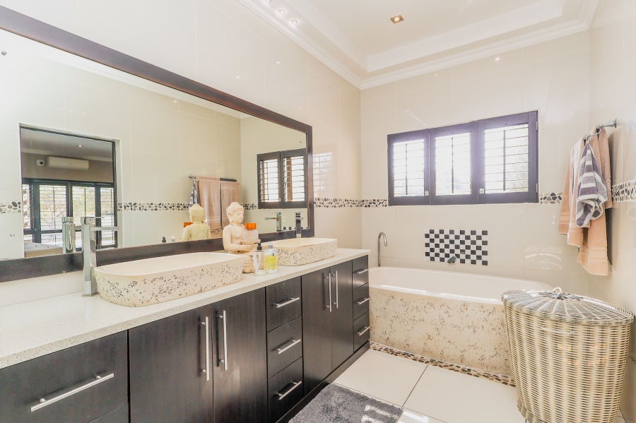 3 Bedroom Property for Sale in The Coves North West